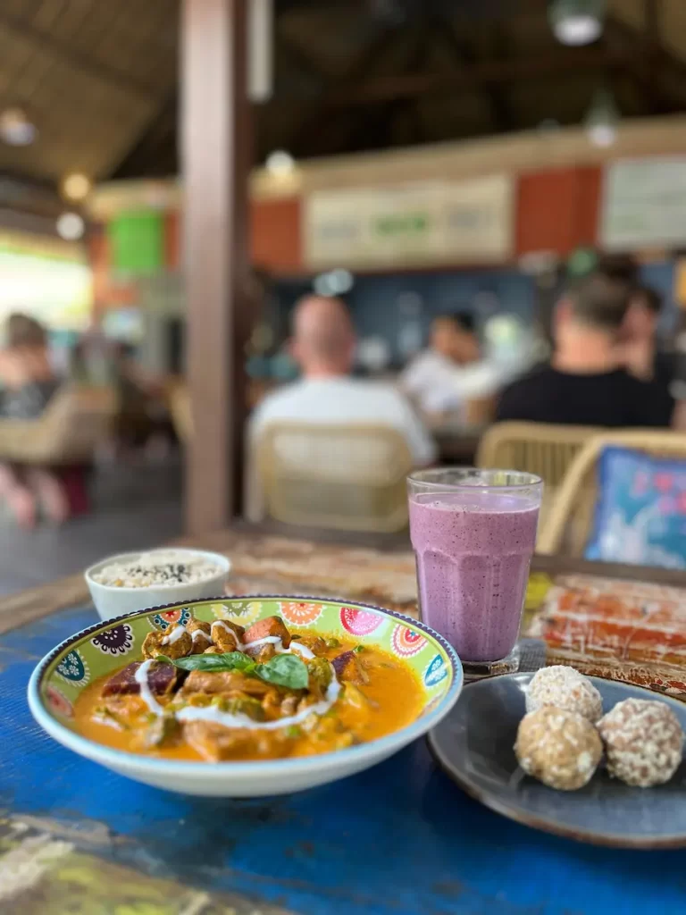 bali eco deli vegan curry smoothie jungut batu nusa lembongan 1